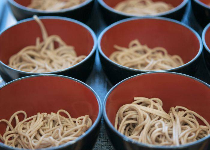 Bowls of soba lined up for a wanko soba experience.